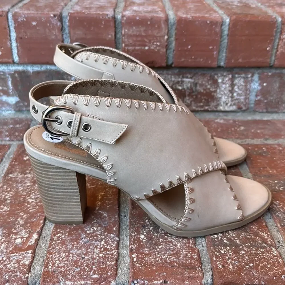 DV DOLCE VITA Reanne Women's Size 10 Cream Buckle Stitched Block Heel Sandals